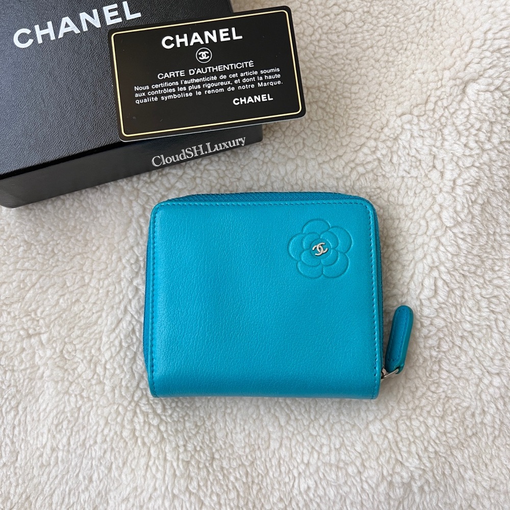 Auth Chanel Camellia Silver Mini CC Logo Turquoise Blue Compact Wallet - Unused